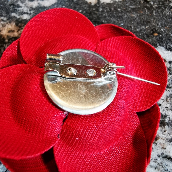 Vintage Red and Black Snakeskin Pattern Fabric Flower Brooch - Picture 6 of 9